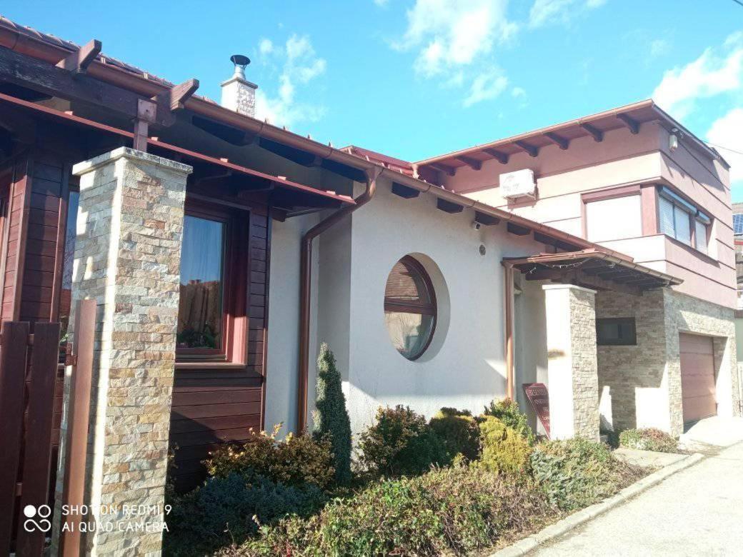 Besenyei Apartman Sárvár Exterior foto