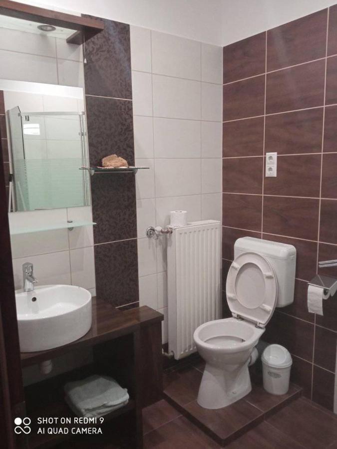 Besenyei Apartman Sárvár Exterior foto