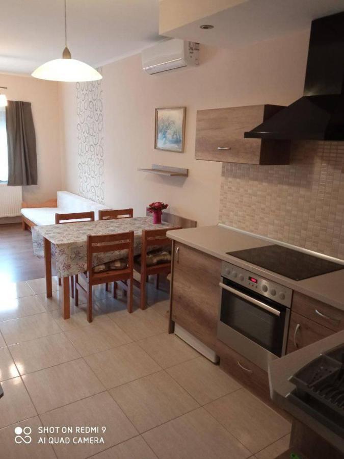Besenyei Apartman Sárvár Exterior foto